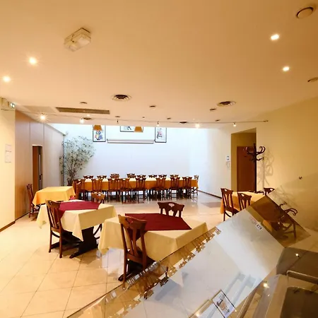 De La Gare Hotel